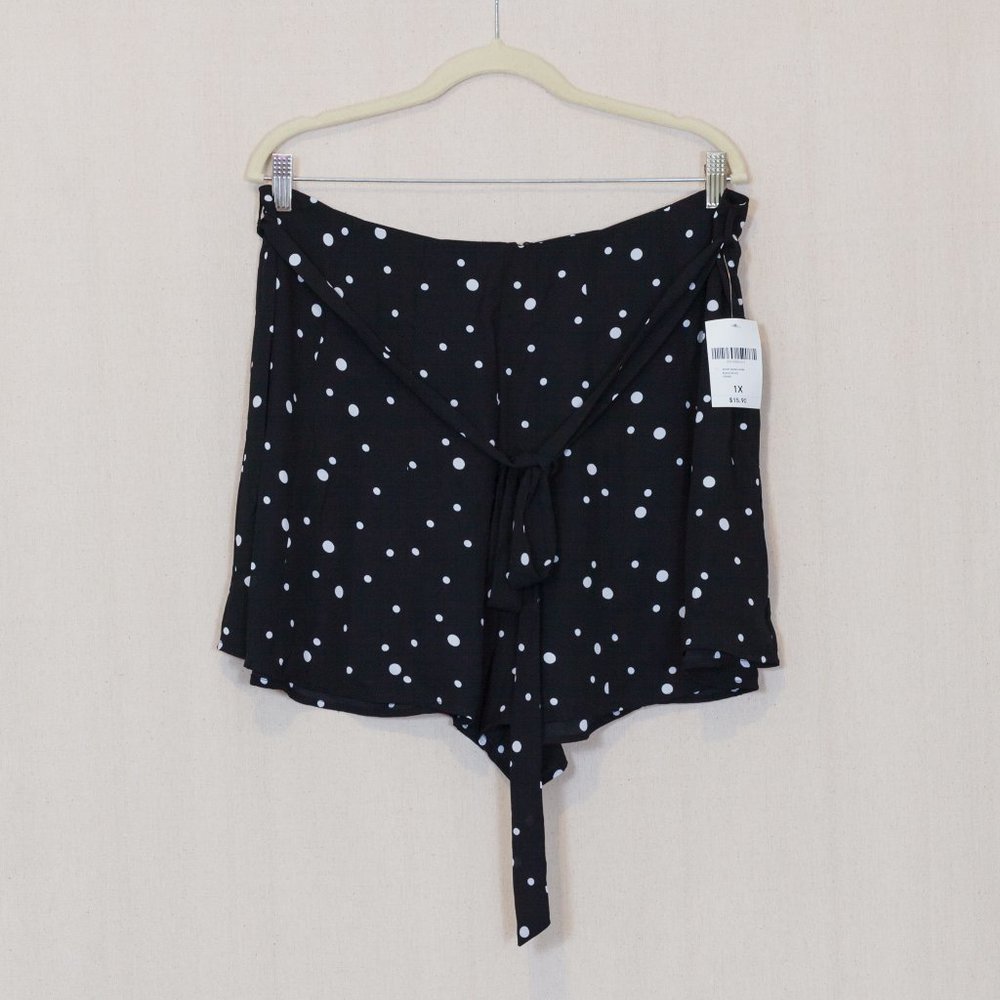 Black with white polka dot flowy shorts with belt
